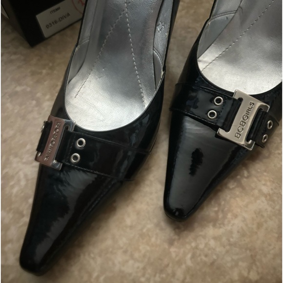 BCBGgirls sz 8 1/2 Black Patent Leather 4”Pump Excellent Condition Barely worn - Picture 3 of 4